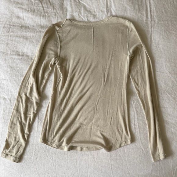 Lululemon hold tight long sleeve, cream/off white long sleeve tee - Picture 4 of 4
